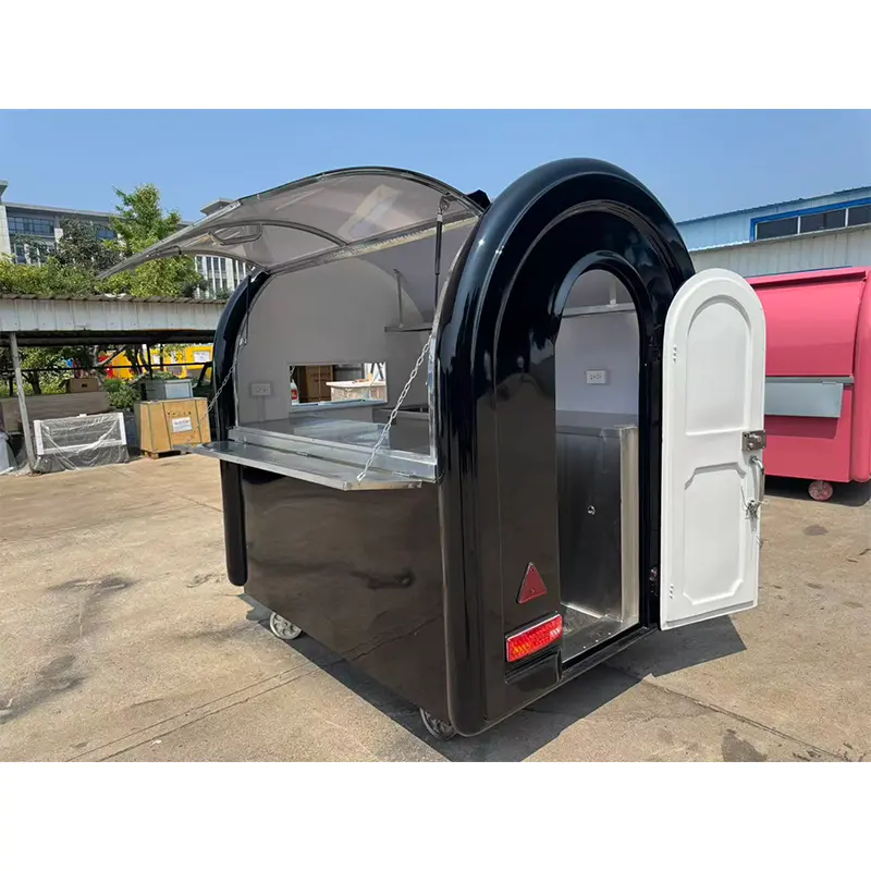Moderný kiosk s kávou a dezertmi v nákupnom centre